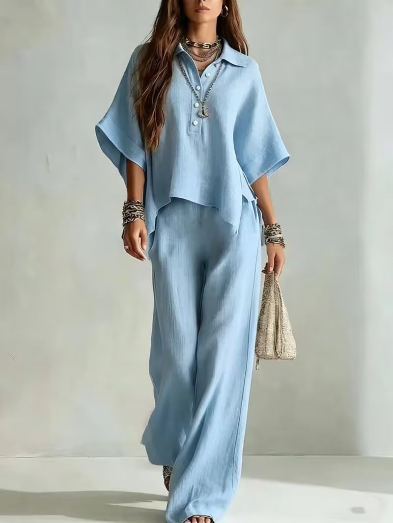 Conjunto de dos piezas: camisa de manga corta con cuello polo y pantalón de pierna ancha, confeccionado en mezcla de lino.