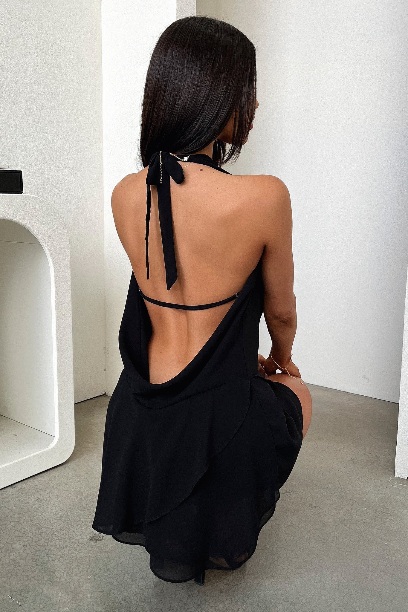 Vestido corto con cuello en V