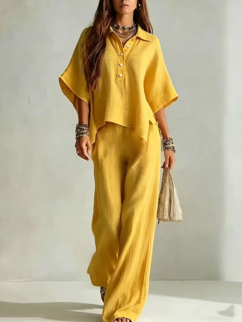 Conjunto de dos piezas: camisa de manga corta con cuello polo y pantalón de pierna ancha, confeccionado en mezcla de lino.